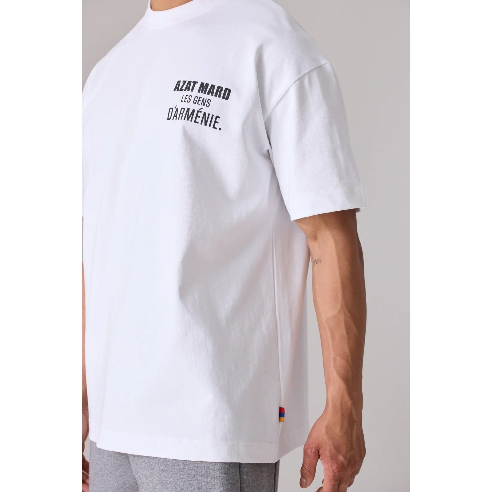 AZAT MARD LES GENS WHITE/BLACK T-SHIRT