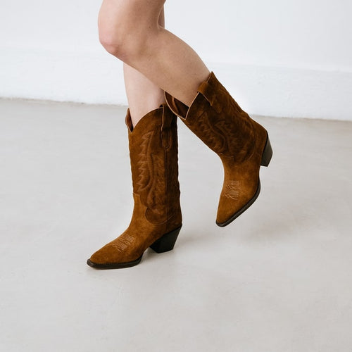 Load image into Gallery viewer, JONAK PARIS BOOTS WITH HEELS AND POINTED TOES - Yooto
