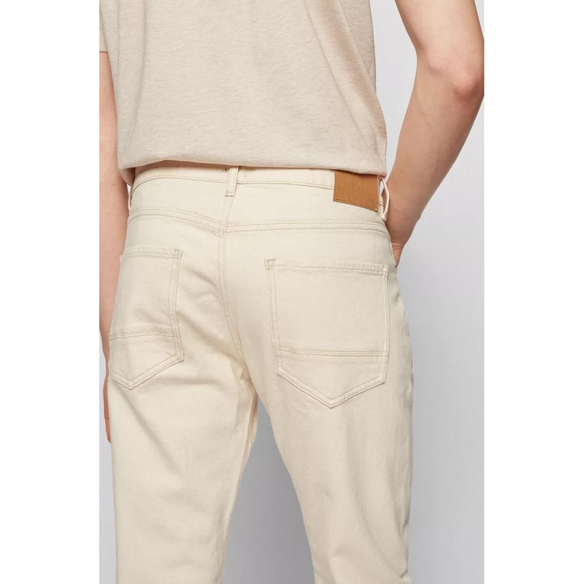 TAPERED-FIT JEANS IN NATURAL COMFORT-STRETCH DENIM - Yooto