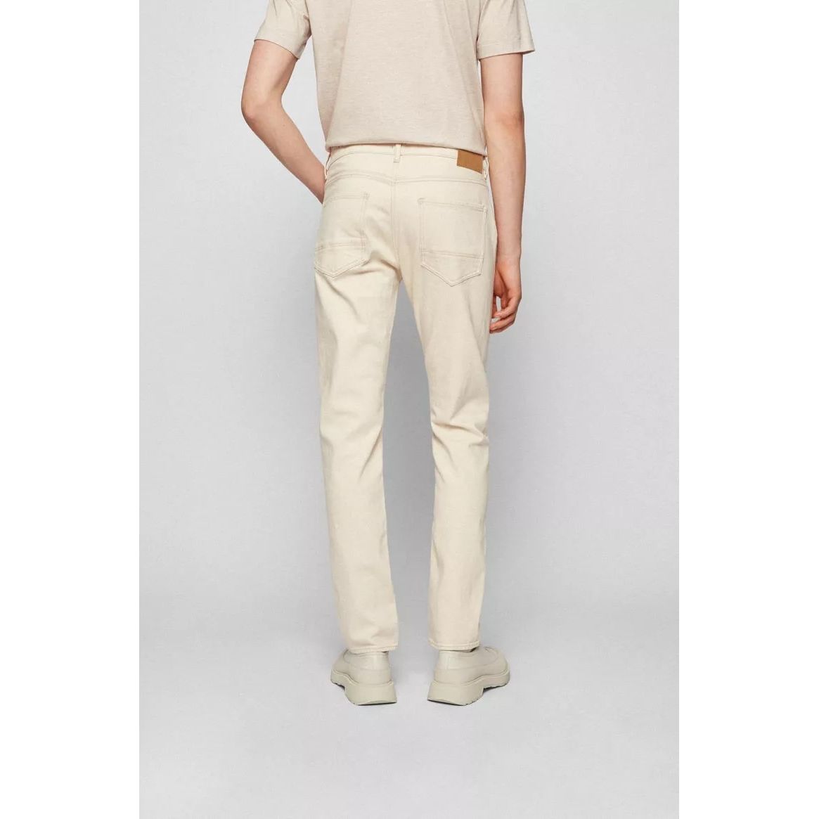 TAPERED-FIT JEANS IN NATURAL COMFORT-STRETCH DENIM - Yooto