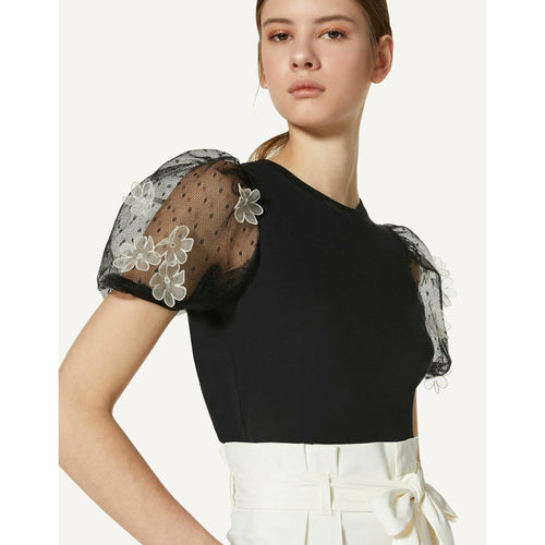 Load image into Gallery viewer, ORGANZA FLOWERS EMBROIDERED T-SHIRT - Yooto
